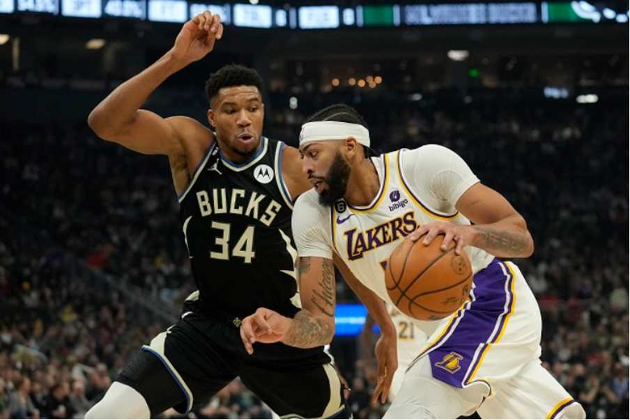 Anthony Davis Shines as Lakers Beat Bucks